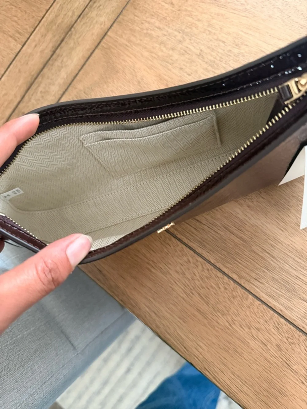 Tory Burch Patent Leather Shoulder Bag in Dark Brown with Gold Logo - Picture 8 of 10